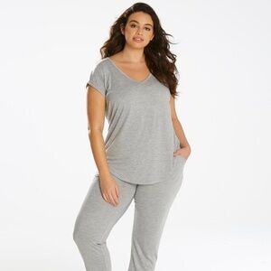 SIMPLY BE PRETTY SECERTS JERSEY SLOUCH T-SHIRT - GREY 20/22 (NEW WITH TAGS)